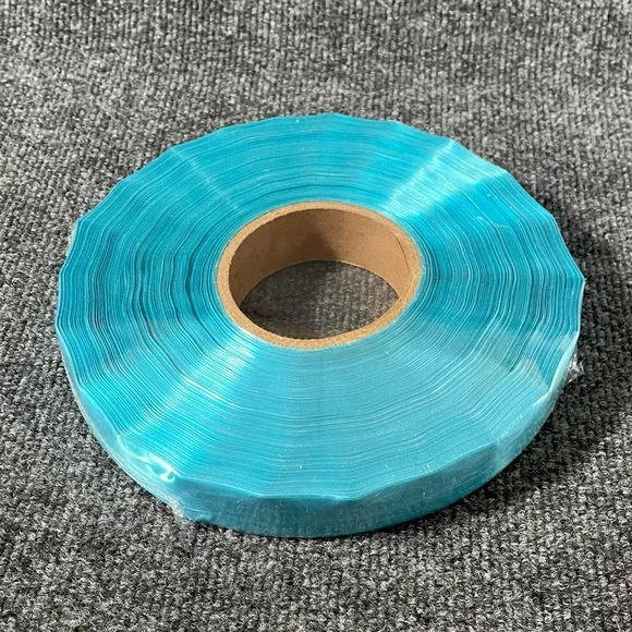 NWOT Lacquered Blue 250 yards 1.25