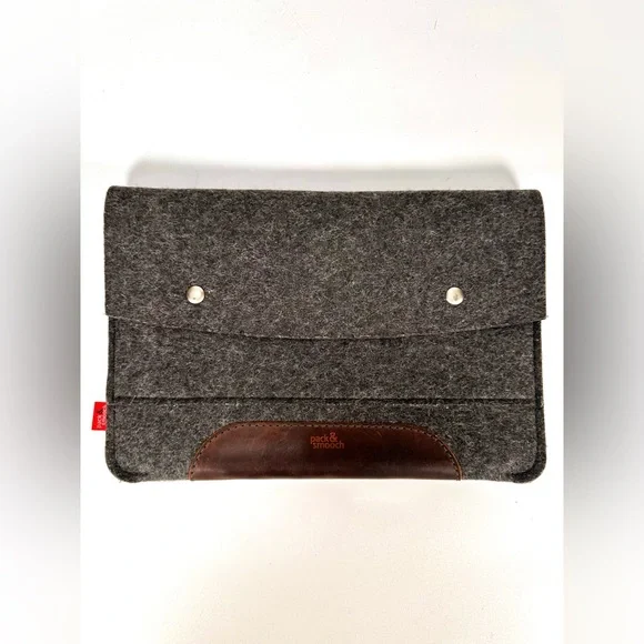 Pack & Smooch for iPad Pro/Air / Sleeve Case. Unisex.100% merino wool felt