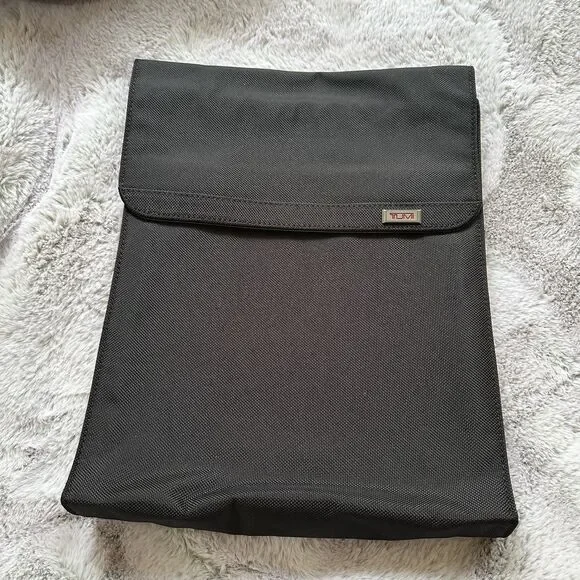 NWOT TUMI Welded Laptop Sleeve with Magnetic Closure