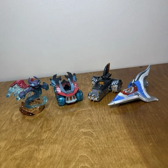Lot of 4 Skylanders Super Chargers Figurine Game Pieces