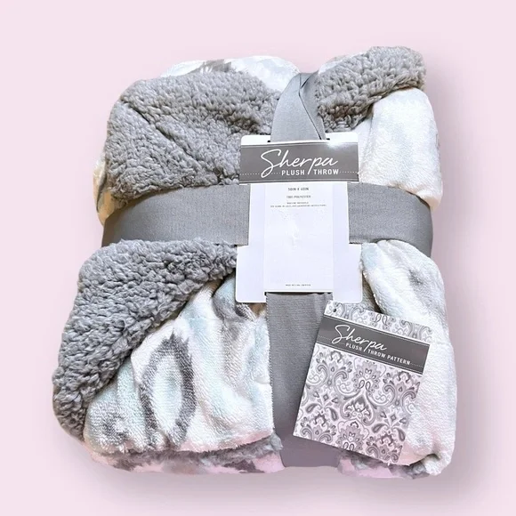 Beautiful NEW Sherpa Blanket Throw Brush Stroke Geometric White Grey Light Blue