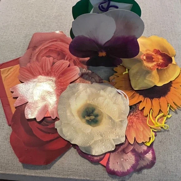 Floral Shaped Gift Bag Set 10 pc Photographic Flower Designs with Tissue Paper
