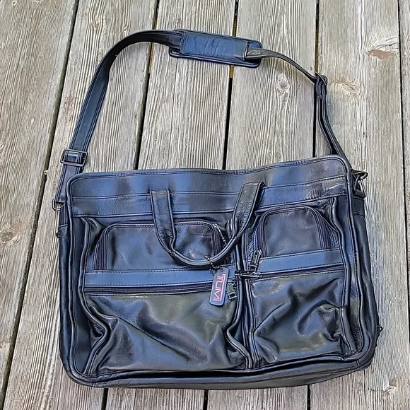 Tumi Leather Expandable Briefcase Lap Top Organizer Shoulder Bag.