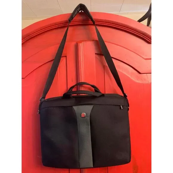 NWOT Wenger Legacy 17