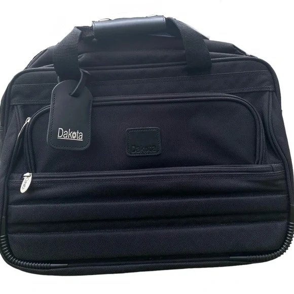DAKOTA by Tumi DELUXE TOTE Crossbody Messenger Bag BLACK Briefcase Laptop NWT