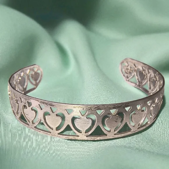 Sweet Vintage Lightweight Sterling Silver Child's Heart Cutout Bracelet