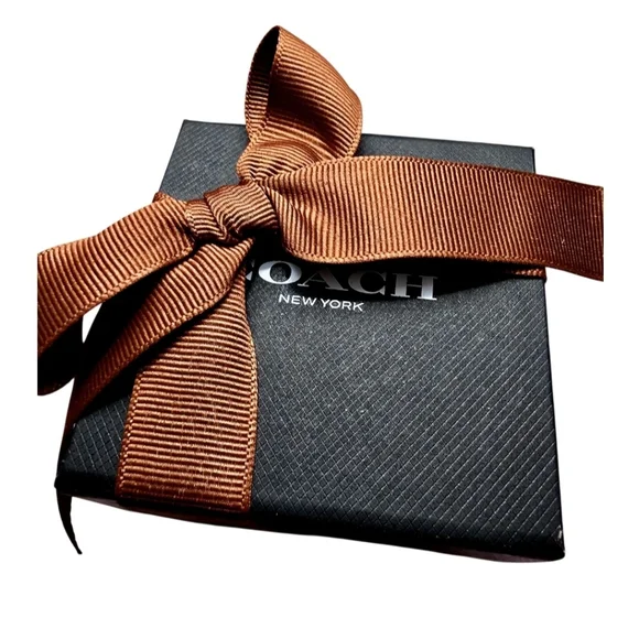 Coach magnetic gift box