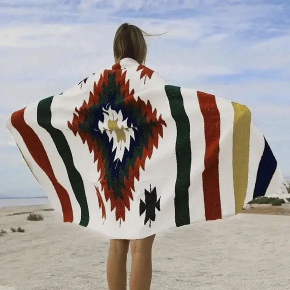 West‎ Path White Fiesta Diamond Mexican Blanket