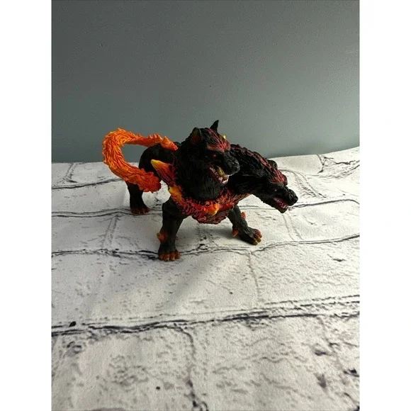Schleich Eldrador‎ Creatures Hellhound 2-Headed Dog Figure Animal Figurine 2017