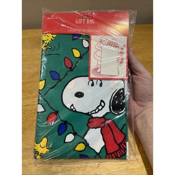 HALLMARK‎ Peanuts Characters Snoopy Vintage Christmas {1} Gift Bag 40