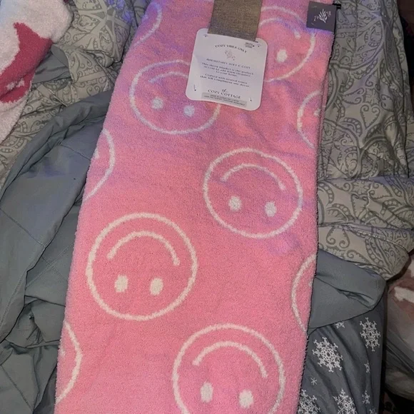 Cozy Cottage Pink Smiley Face Knitted Throw