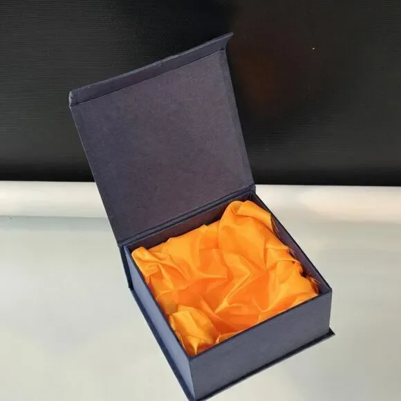 Empty Gift Box Fine Quality Crystal Artwork London Size 4
