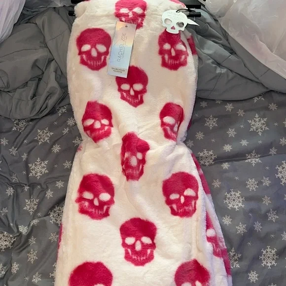Rachel Zoe- Halloween Fuzzy Pink Skull Print Blanket