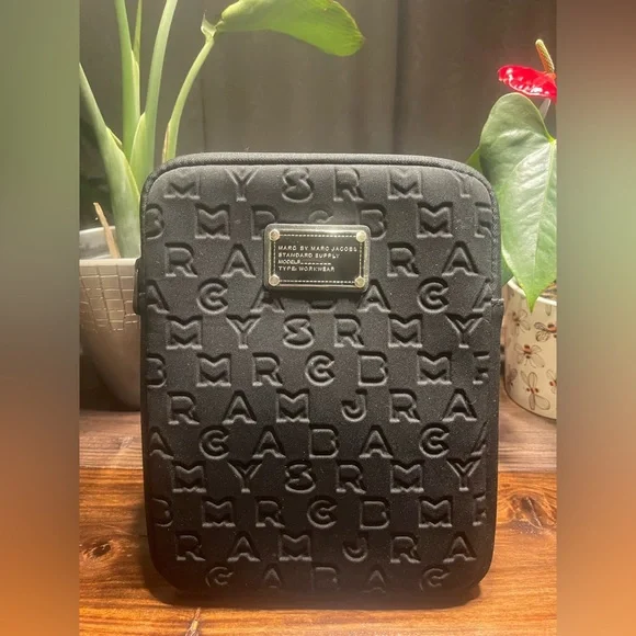 MARC JACOBS - Marc by Marc Jacobs tablet or iPad case.🖤🖤🖤