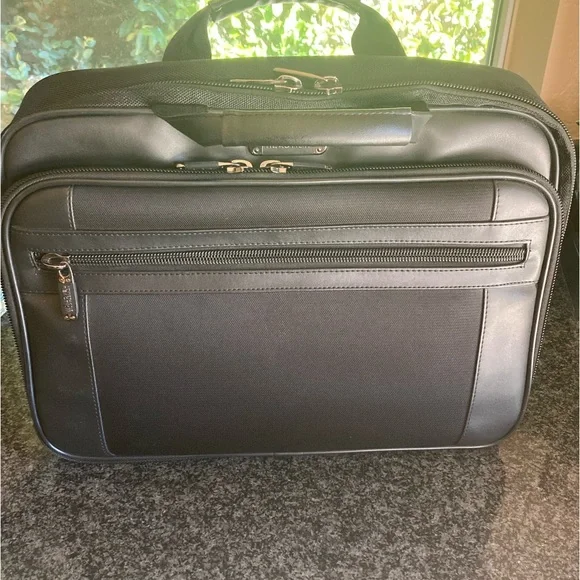 Kenneth Cole Reaction Black laptop case