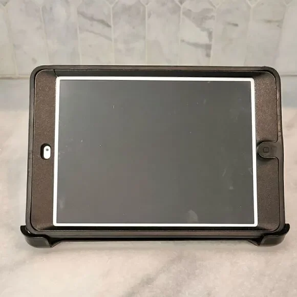 Apple Ipad Mini Silver 2012 First Generation Model - Silver