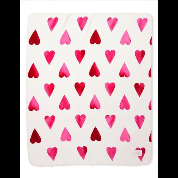 Victoria’s Secret Cozy Plush Fleece Heart Blanket NWT
