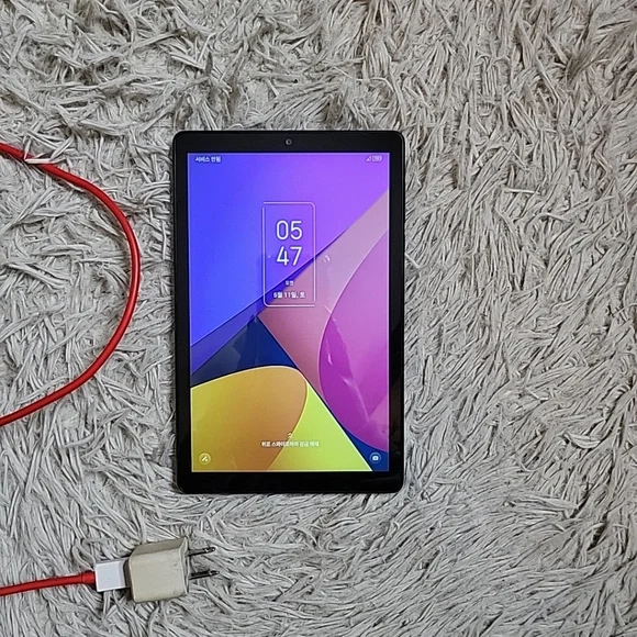 TCL Tab 8 Le 8 HD Tablet Korean Language and X4 32 GB. MSRP $119