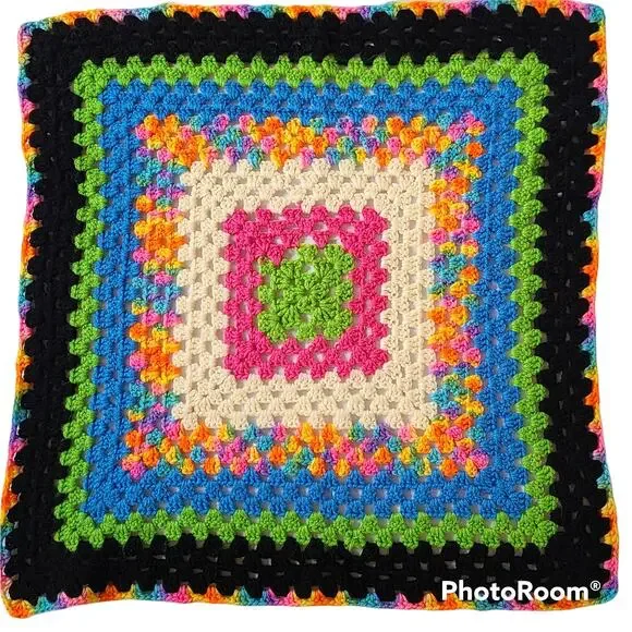 Vintage 70s crocheted Granny Square lap throw 30