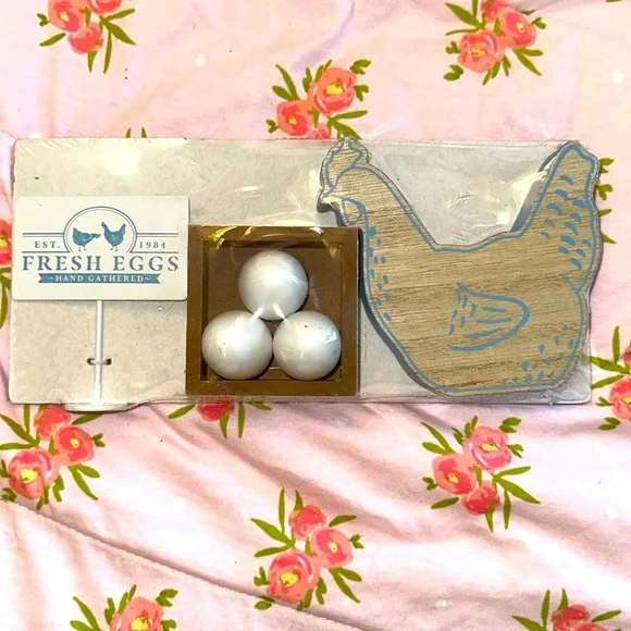 2023 TARGET BULLSEYE PLAYGROUND Egg Decor PROP PACK FRESH EGGS SIGN CHICKEN FARM
