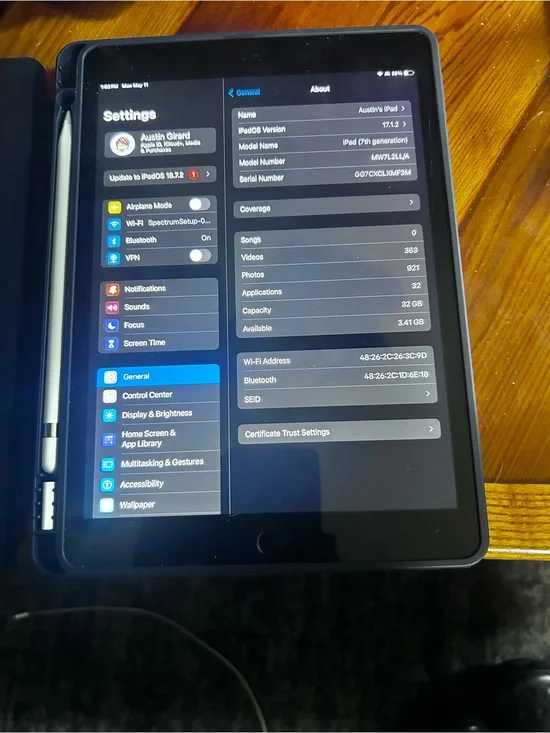 Apple iPad (7th Gen) Black with White Apple Pencil in Blue Case