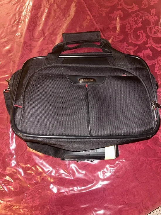 Samsonite Classic Black Professional Laptop Messenger Briefcase NWOT