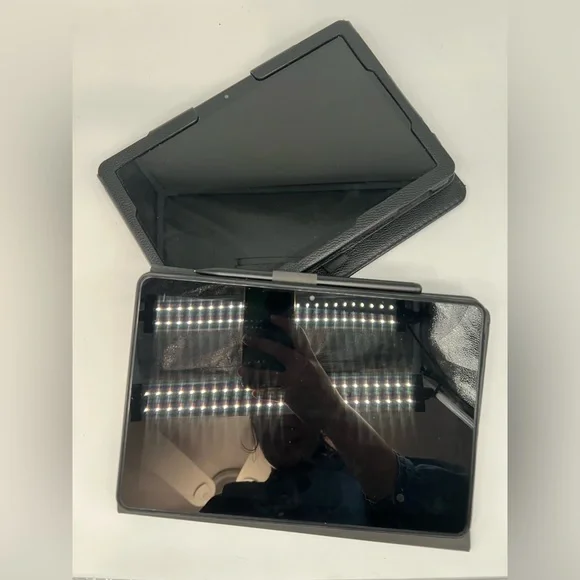 Amazon Fire HD 10 (2021) 64GB Tablet Bundle x2 Cases + Stylus