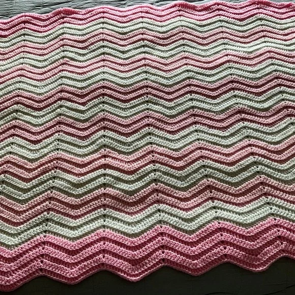 Crochet‎ Baby Blanket Pink White Chevron Handmade Nursery Vintage