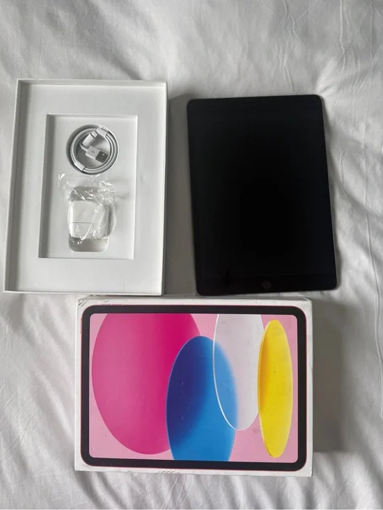 Out of Box Apple iPad 7th Gen 10.2” 2019 A2197 Excellent Condition.Works Perfect