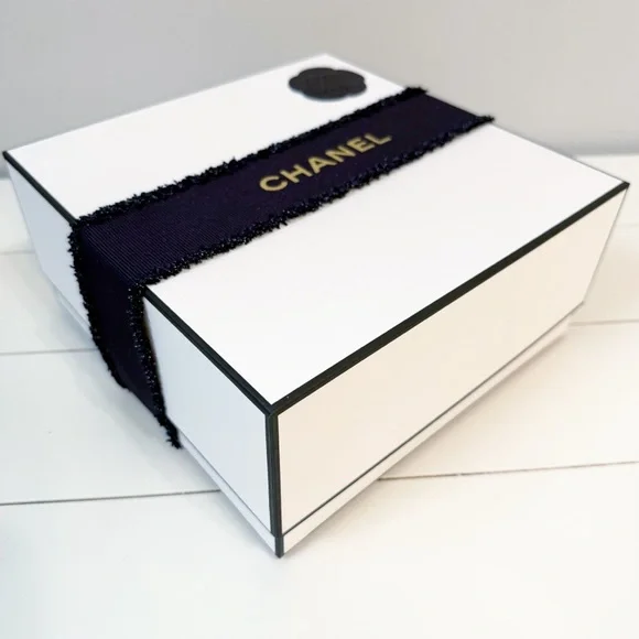 CHANEL Holiday Gift Box Packaging