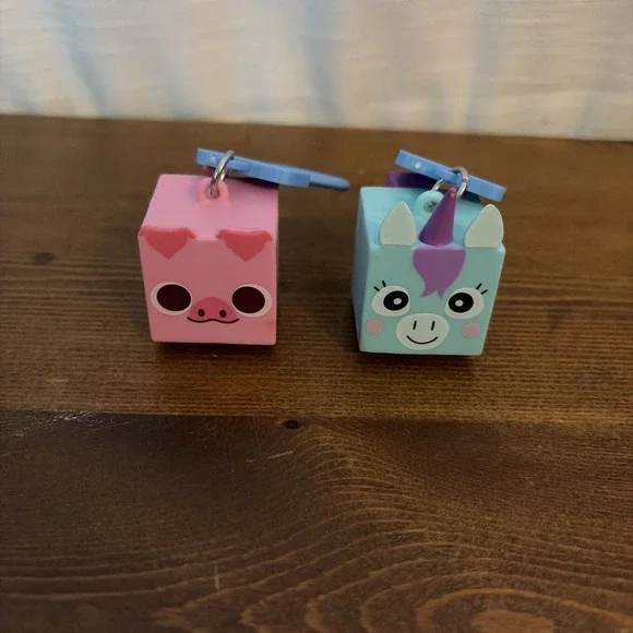 2 Pet Simulator Key‎ Chains
