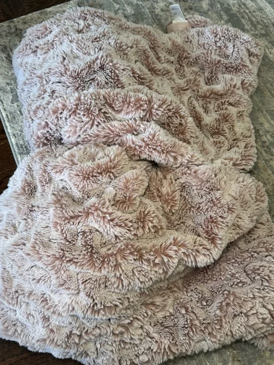 🩰🧸 Anthropologie Blush Luxe Faux Fur Cozy Throw Blanket 🧸🩰