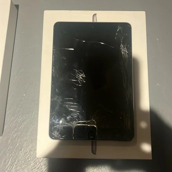 Apple iPad Mini in Black (open to offers)!