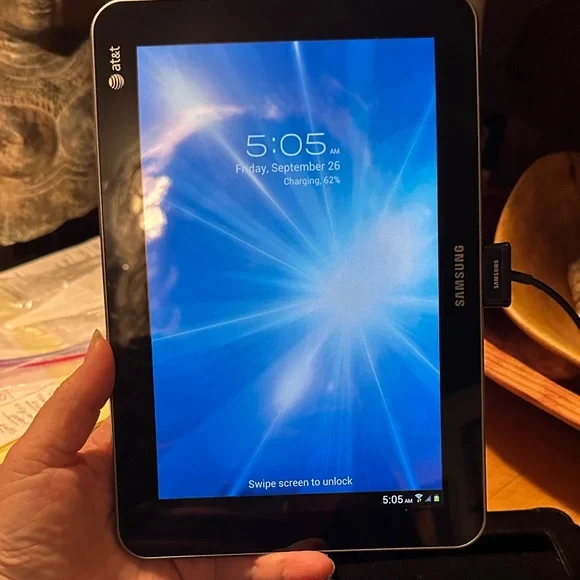 Samsung 4G LTE. 16 gig. Nice heavy case and charger. Black 9” works perfectly