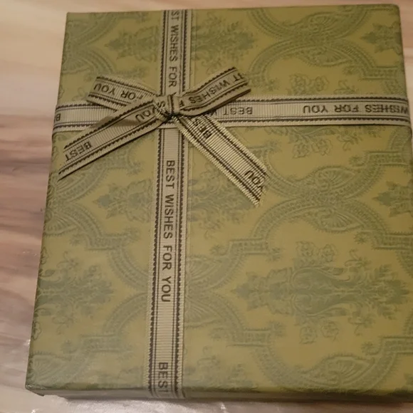 Elegant Green Gift Wrap with Ribbon