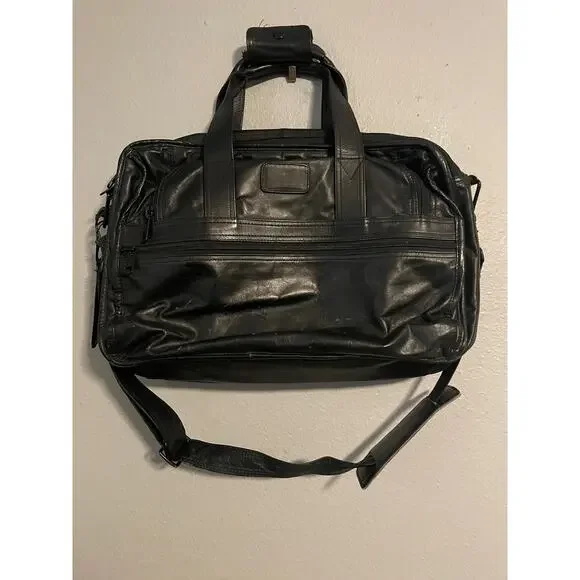 Tumi Black 21