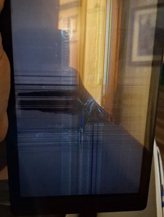 Parts Only Fire HD 8 Tablet with Cracked, Distorted Display For PARTS ONLY