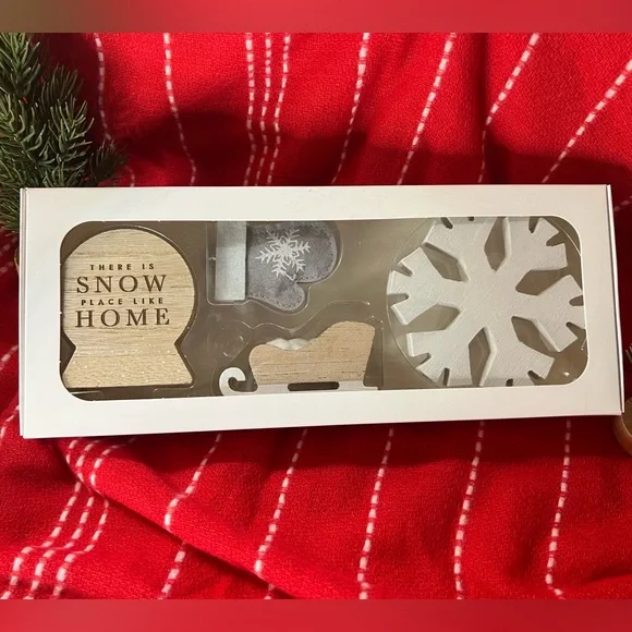 Target 🎯 “ Snowflake & Mitten” 5 Count Tiered Tray Props