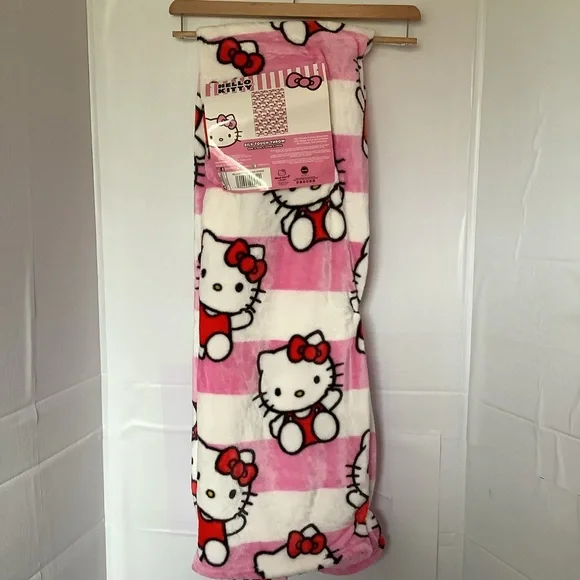 Sanrio Hello Kitty Silk Touch Throw Striped Bows And‎ Stripes Pink 50
