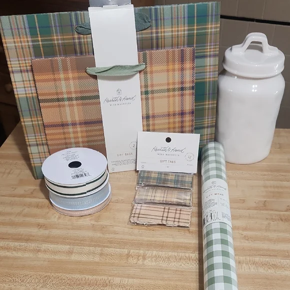 HEARTH&HAND With MAGNOLIA gift Wrap Bundle