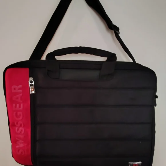 SwissGear Laptop Mesh/Nylon Laptop Travel Bag. 12