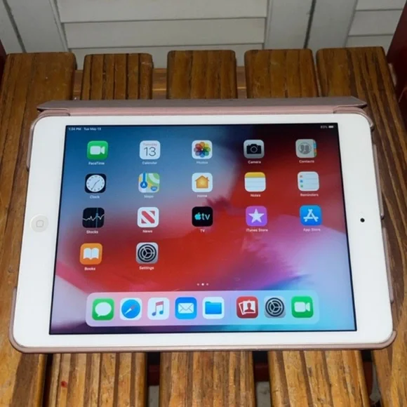 Apple IPad 2 Generation. Good for Children and Adults with Daily Tasks.👌