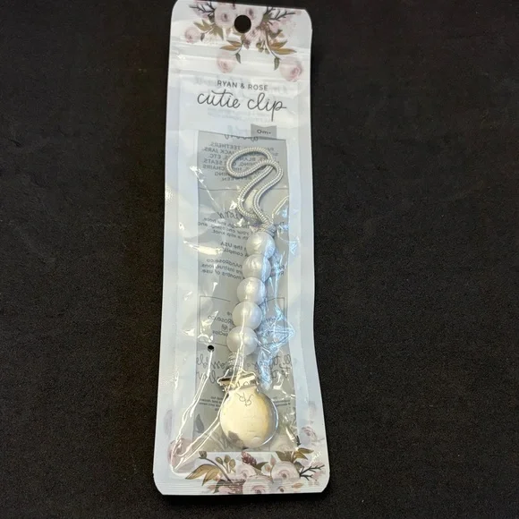 💕5/25💕Ryan & Rose Silver Cutie Clip