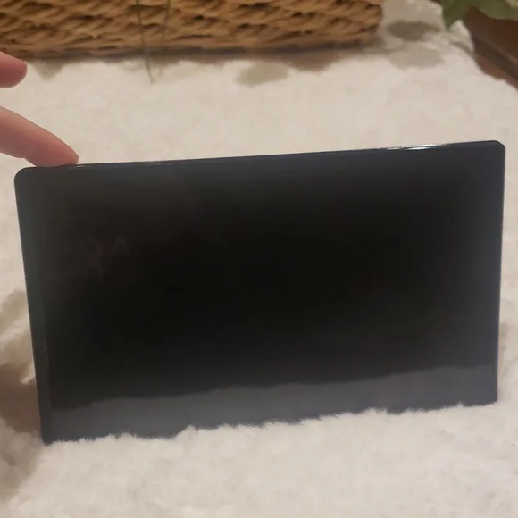 Small iPad black Ellipsis