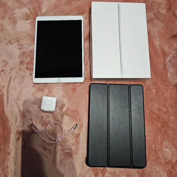Apple iPad Air 3 3rd Gen 64GB Silver Wifi Tablet w/ Accessories Works