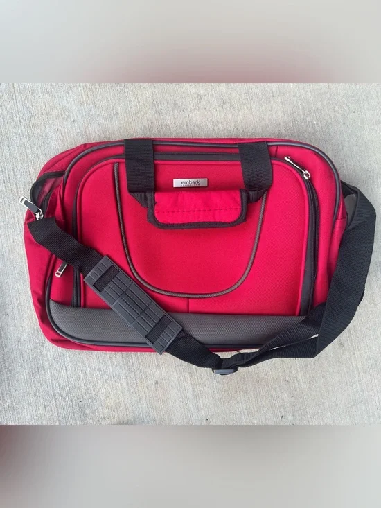 Embark Red Men’s Laptop Messenger Bag