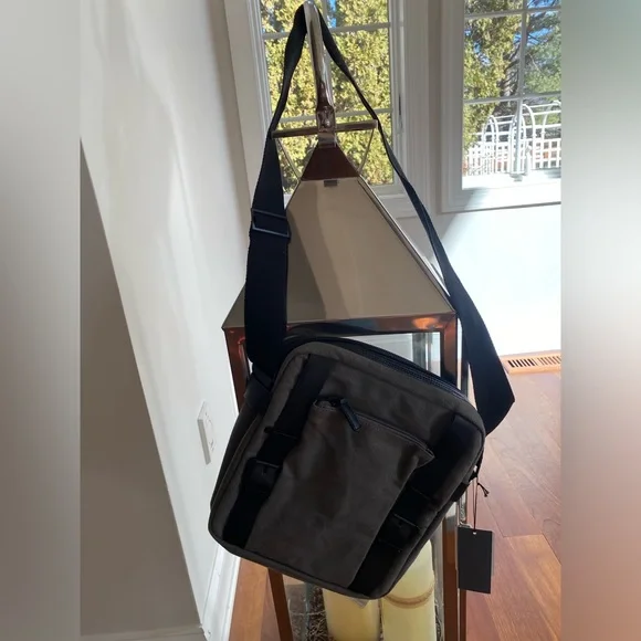 Kenneth Cole touch tablet crossbody bag. NWT