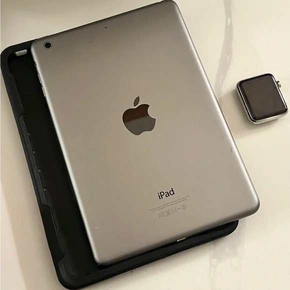 iPad and Apple Watch (FOR PARTS ONLY)