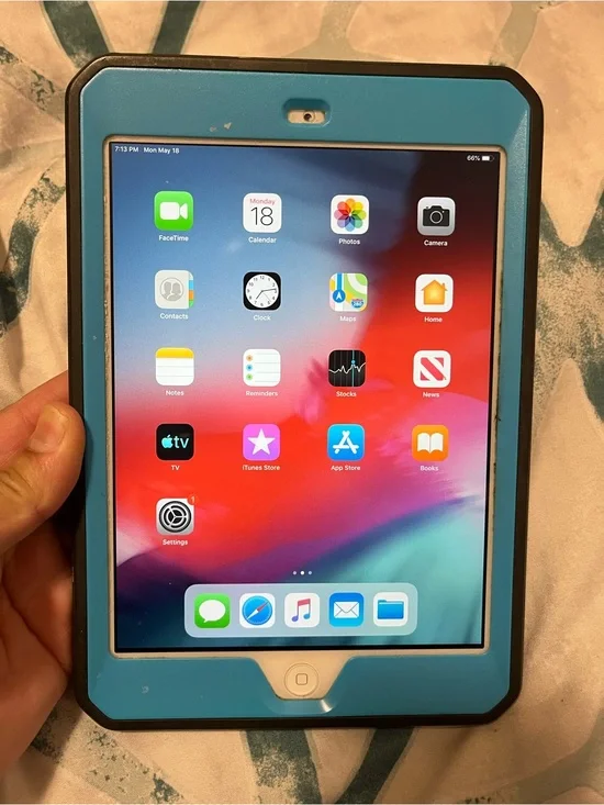 Apple iPad mini version 1 with Blue Protective Case (Internet only)