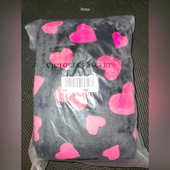 Victoria Secret Heart Blanket NIP